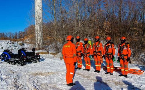 鳌太线路段雪地救援现场