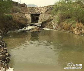 5楼住户污水直排楼下像瀑布，邻里矛盾升级谁之过？