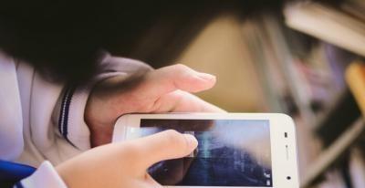 从‘一世喜乐’到人生感悟：一个普通女孩的微博爆红故事