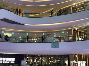 成都大魔方商场内部空旷场景