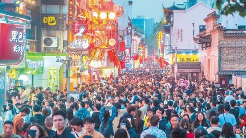五一假期活力图景：人潮涌动，消费热力全开