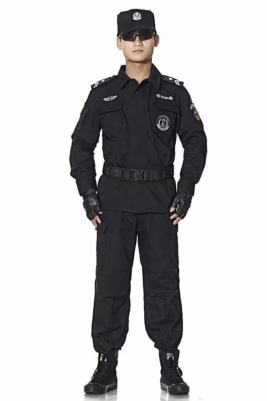特警身穿制服在现场维持秩序