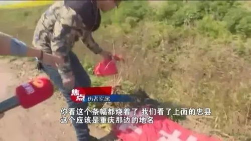 男子路边抽烟后脑勺突遭老鹰袭击，网友直呼：烟头惹的祸？