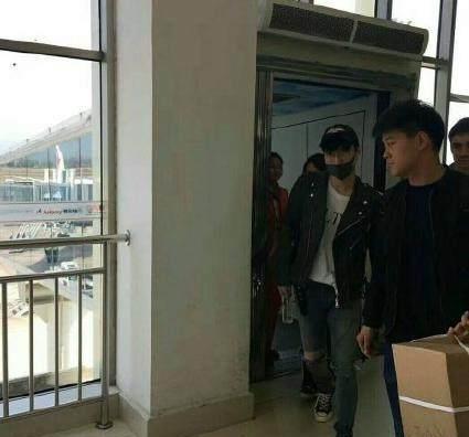 网红极限挑战活动现场照片<p>就在此次达州事故发生的前几天，山西蒲县也发生了类似的汽车炫锅场事故，导致一名参与者不幸身亡。两起事件接连发生，引发了社会对这类高危活动的广泛质疑。</p><h2 id=