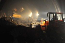 云南雪山救援现场