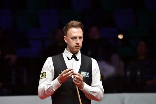 赵心童与马克·威廉姆斯在赛场对视