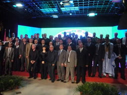 赵心童与中国国旗合影庆祝