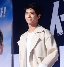 朴宝剑李惠利四宫格合照曝光，CP感爆棚引热议！