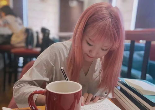 19岁女子哭泣照被盗用：网络暴力让我窒息，却无人为我发声