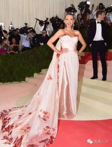 Met Gala后台化妆间的设计师与模特