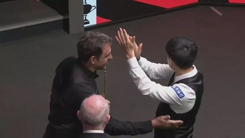 赵心童与奥沙利文赛后拥抱