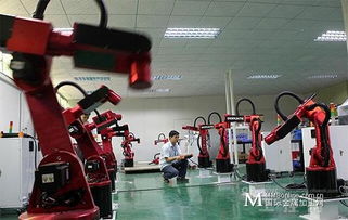 工厂中机器人手臂正在进行装配操作
