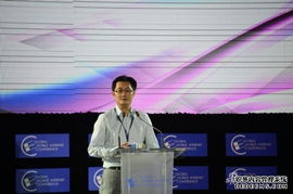 腾讯创始人马化腾在年会演讲现场