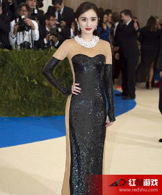 Met Gala上穿着中式礼服的刘雯