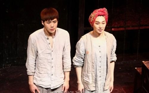 金宣虎与IU互动舞台