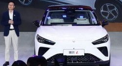 哪吒汽车创始人方运舟照片与法律文书背景图