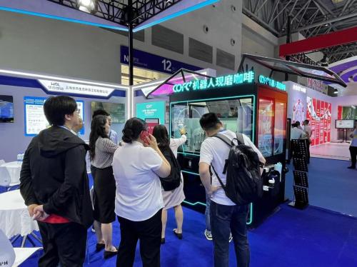 广交会上展示的智能咖啡机器人