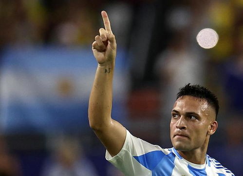 劳塔罗庆祝进球