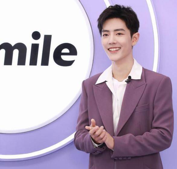 赵亮在直播间介绍自家品牌“德子土”土鸡产品