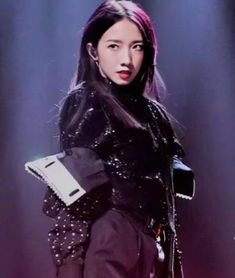 孟美岐近期舞台照