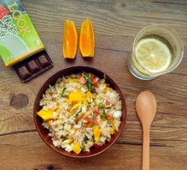 参与者们在DIY早餐吧亲手制作美食