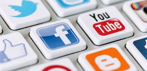 社交媒体用户浏览信息场景图<p>总的来说，“<strong>双星名人董事长发公开信</strong>”事件虽然已被官方辟谣，但它所反映出的问题却值得深思。在这个真假难辨的网络时代，我们需要更加理性和谨慎地对待每一条热搜、每一个爆料。</p>                        </p>
                        <!-- E 正文 -->
                    </div>

                    <!-- S 付费阅读 -->
<!-- E 付费阅读 -->


                    <!-- S 点赞 -->
<div class=