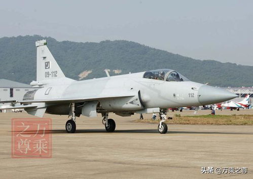 中巴联合研发的枭龙战机飞行画面