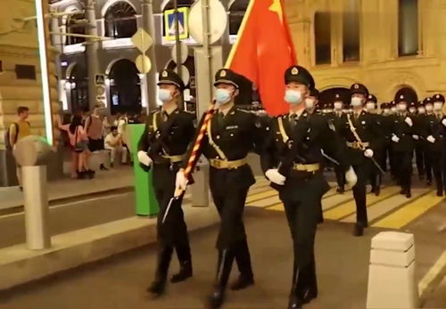 中国仪仗队在莫斯科街头引发围观