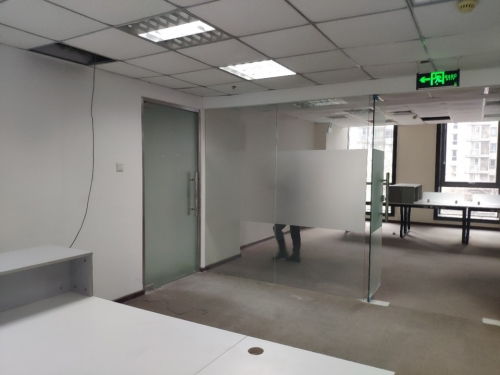 政府办公大楼外景阳光洒落台阶庄重氛围