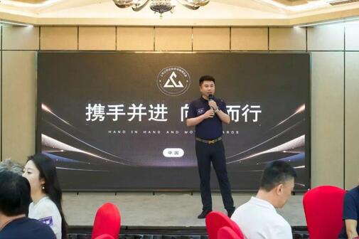 李想与其他企业家交流