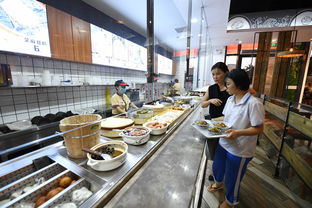 夜市灯火通明人潮涌动