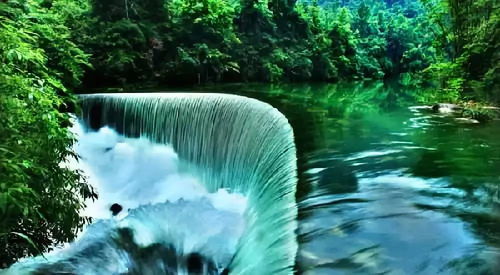 五一“穷游”县城，我发现了中国消费的另一面