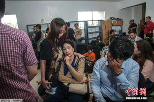 机场内旅客焦急等待