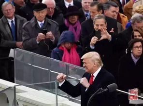 特朗普执政百日会议现场众人鼓掌