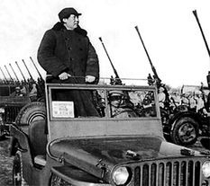 毛泽东在西苑机场检阅人民解放军