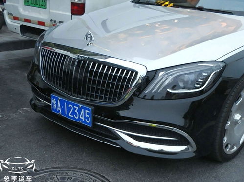 迈巴赫司机换车牌瞬间