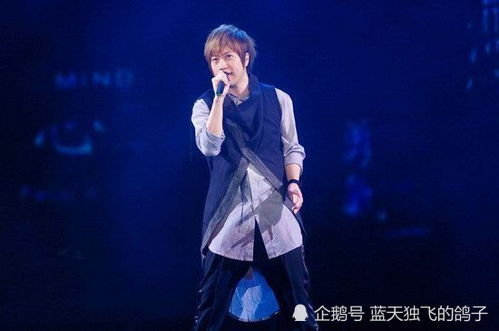 阿信与神秘女子合照旧照