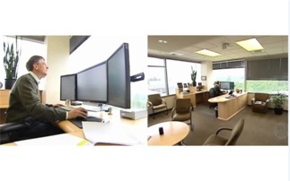 比尔盖茨在办公室阅读文件