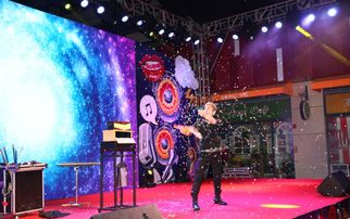 洞穴音乐节现场灯光璀璨