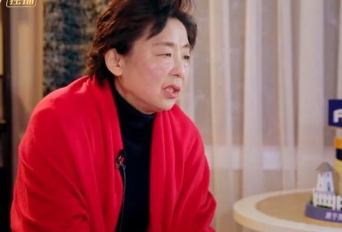 黄圣依与母亲在节目中的亲密合照