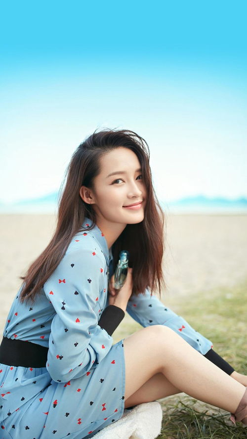 郑丹妮在短剧中饰演角色的画面