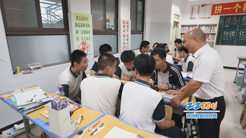 学生围坐一圈进行微班会讨论