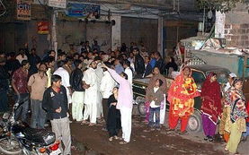 巴基斯坦民众街头祈祷和平