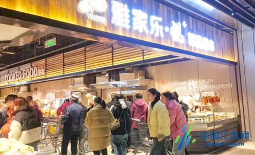 消费者在胖东来超市购物场景