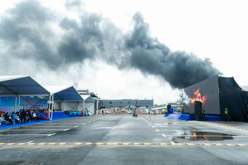 济南突遭强对流天气袭击实景图