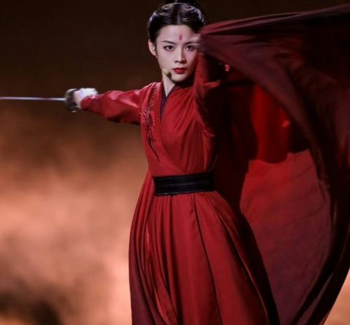 陈丽君道歉后风波未平，南大教授再遭网暴引发深思