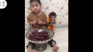 店主将金饰归还给小女孩