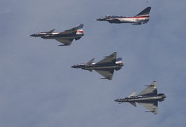 中国空军八一飞行表演队在珠海航展表演