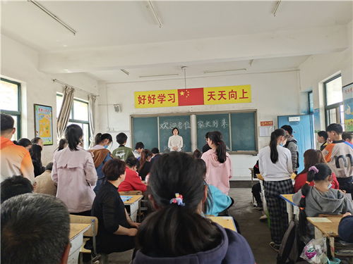 家长与店主交流教育经验