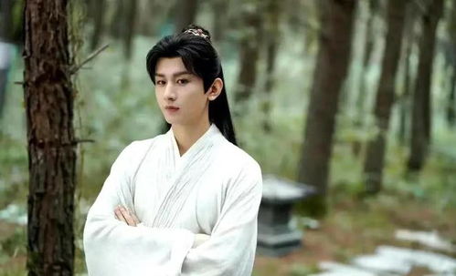 成毅在《莲花楼》中饰演李莲花